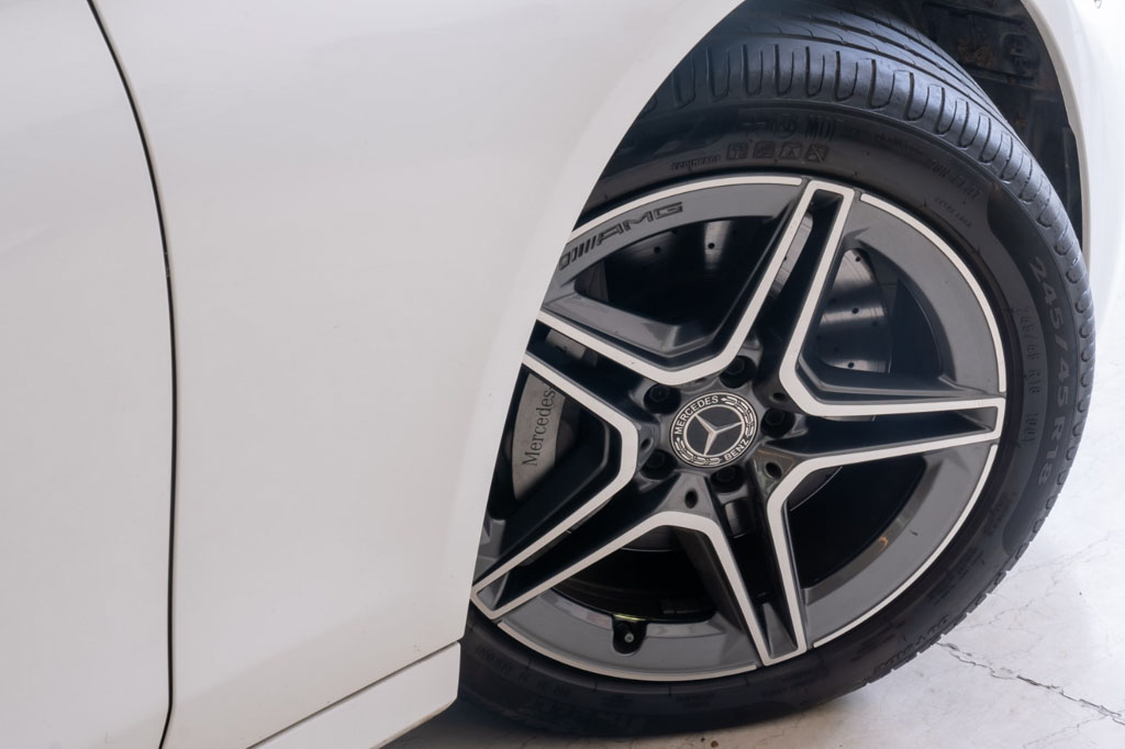 MERCEDES BENZ E350D AMG LINE