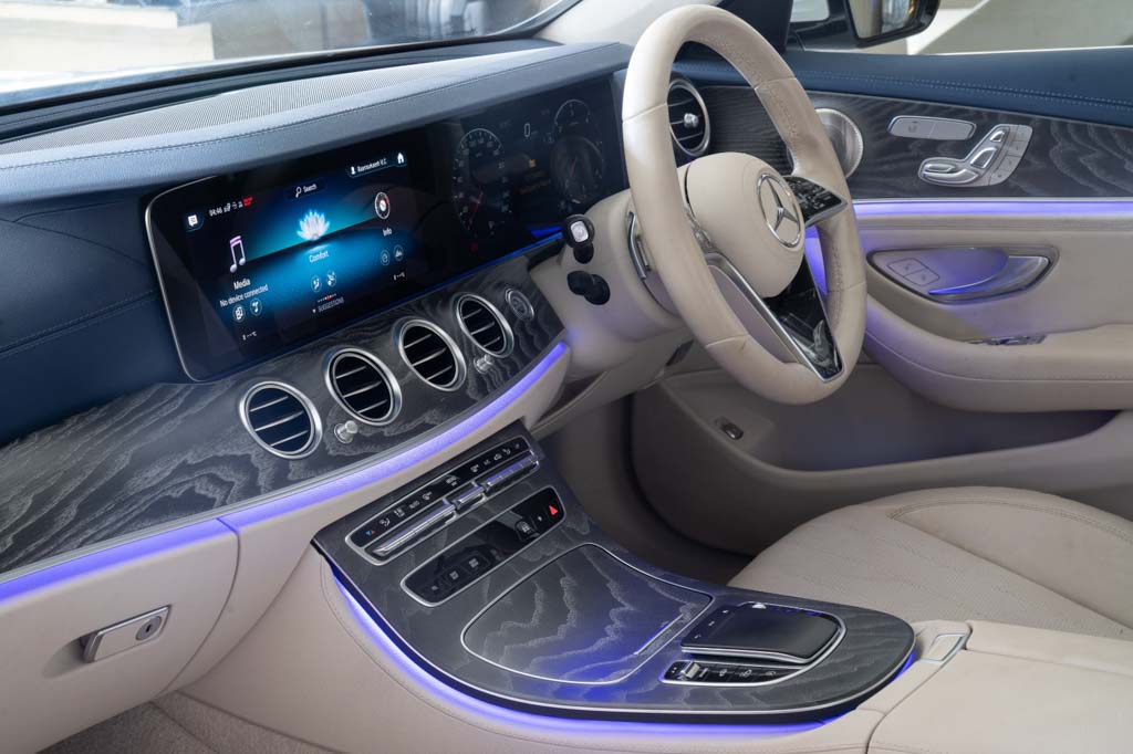 MERCEDES BENZ E350D AMG LINE