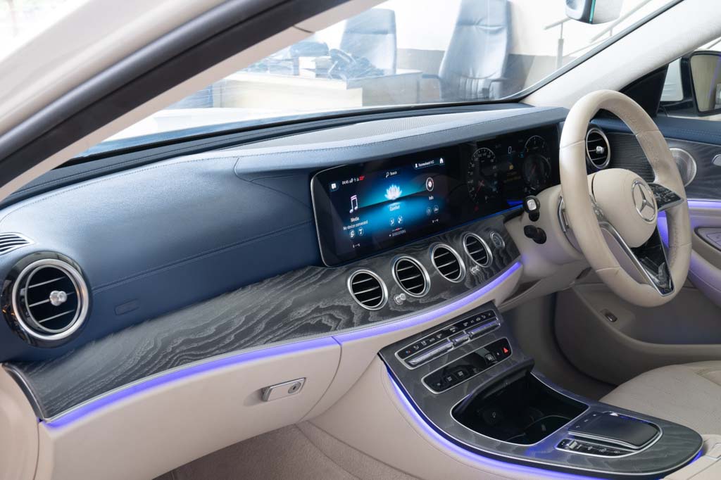 MERCEDES BENZ E350D AMG LINE