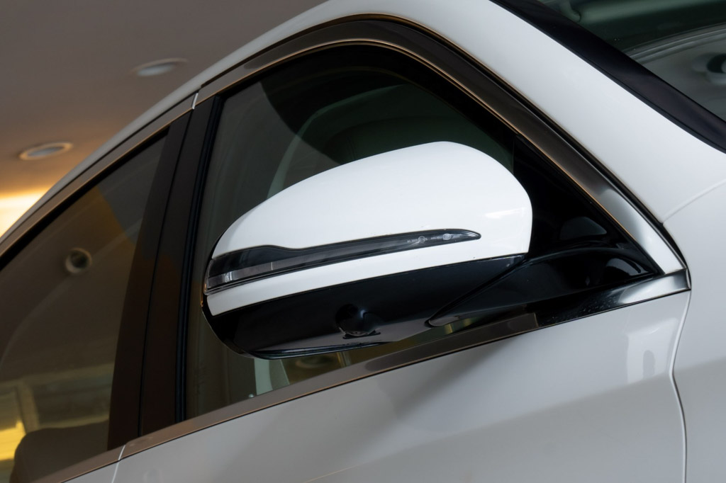 MERCEDES BENZ E350D AMG LINE