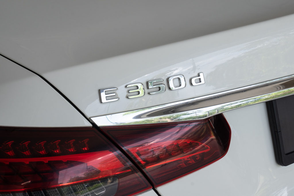 MERCEDES BENZ E350D AMG LINE