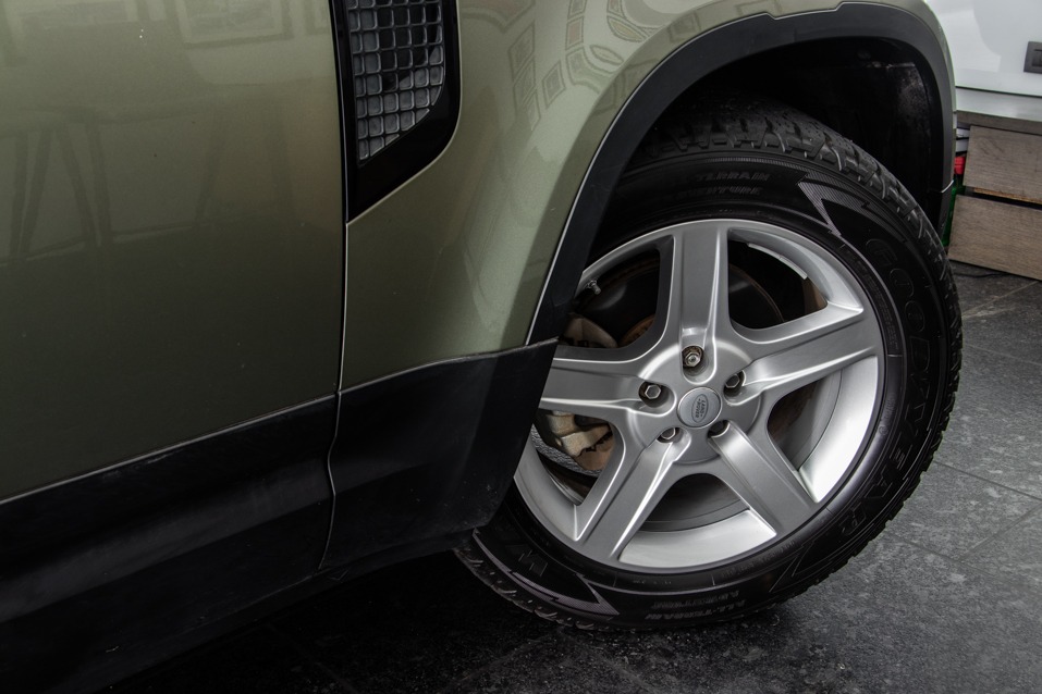 LAND ROVER DEFENDER 90 P300 SE