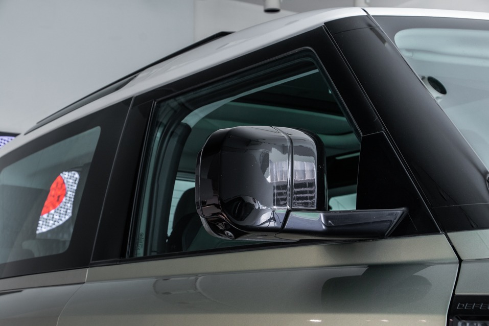 LAND ROVER DEFENDER 90 P300 SE