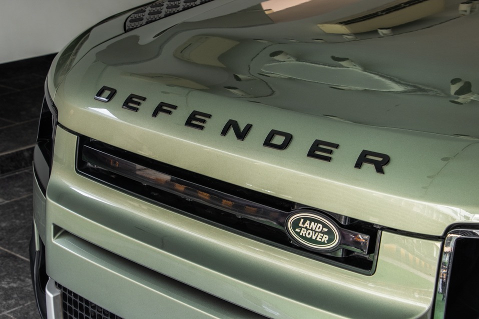 LAND ROVER DEFENDER 90 P300 SE