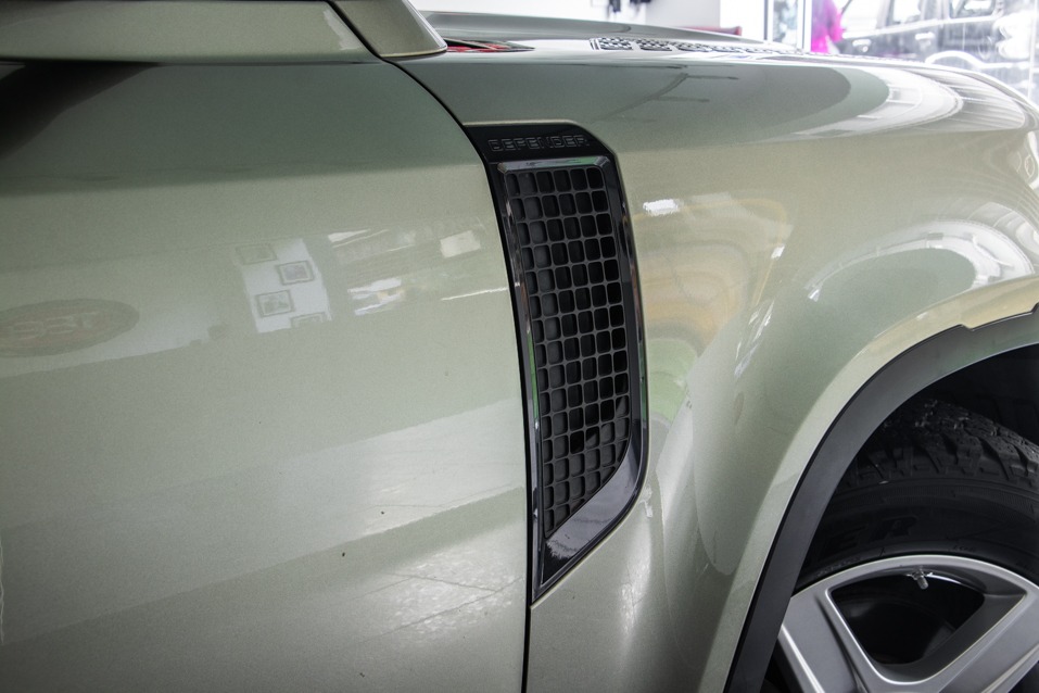 LAND ROVER DEFENDER 90 P300 SE