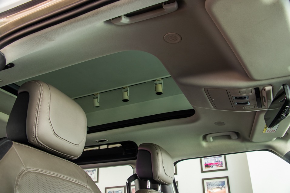 LAND ROVER DEFENDER 90 P300 SE