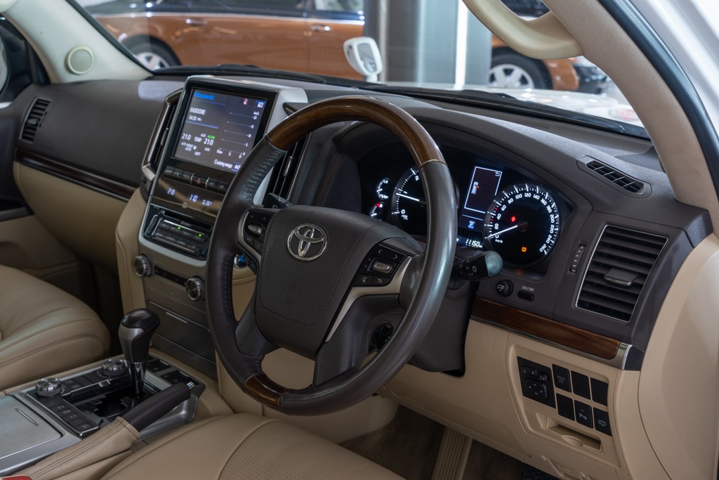 TOYOTA LAND CRUISER LC200 VX