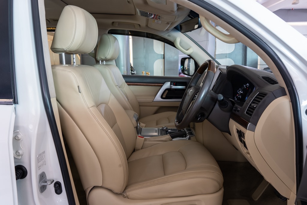 TOYOTA LAND CRUISER LC200 VX