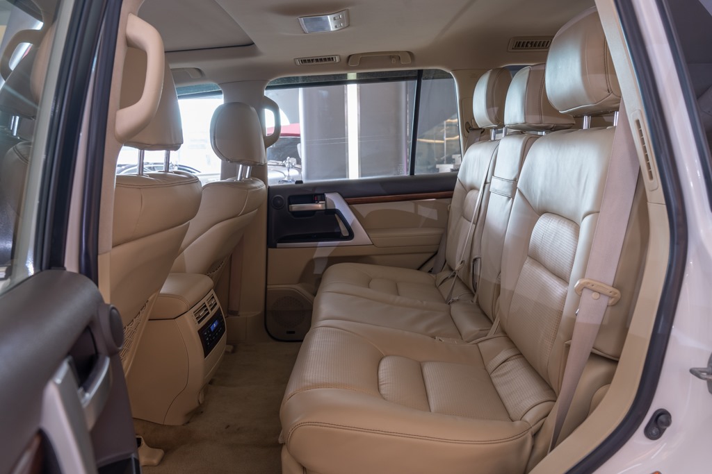 TOYOTA LAND CRUISER LC200 VX