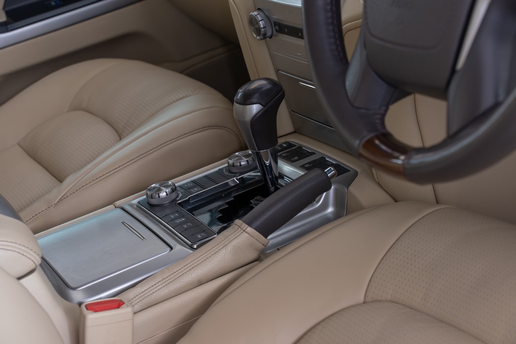 TOYOTA LAND CRUISER LC200 VX