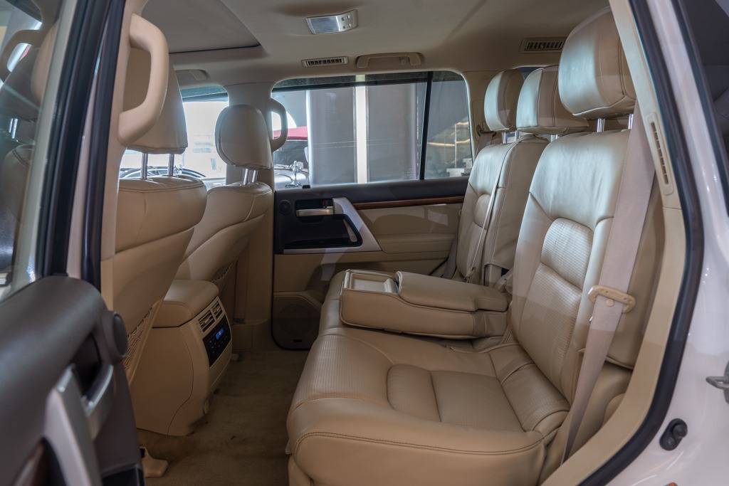 TOYOTA LAND CRUISER LC200 VX