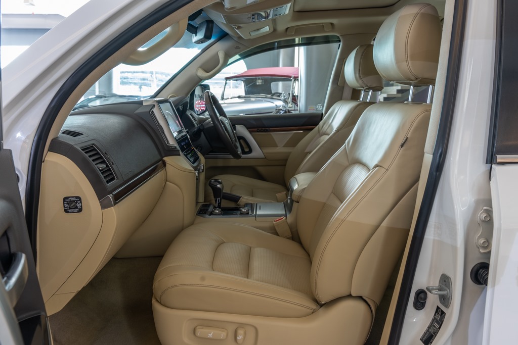 TOYOTA LAND CRUISER LC200 VX