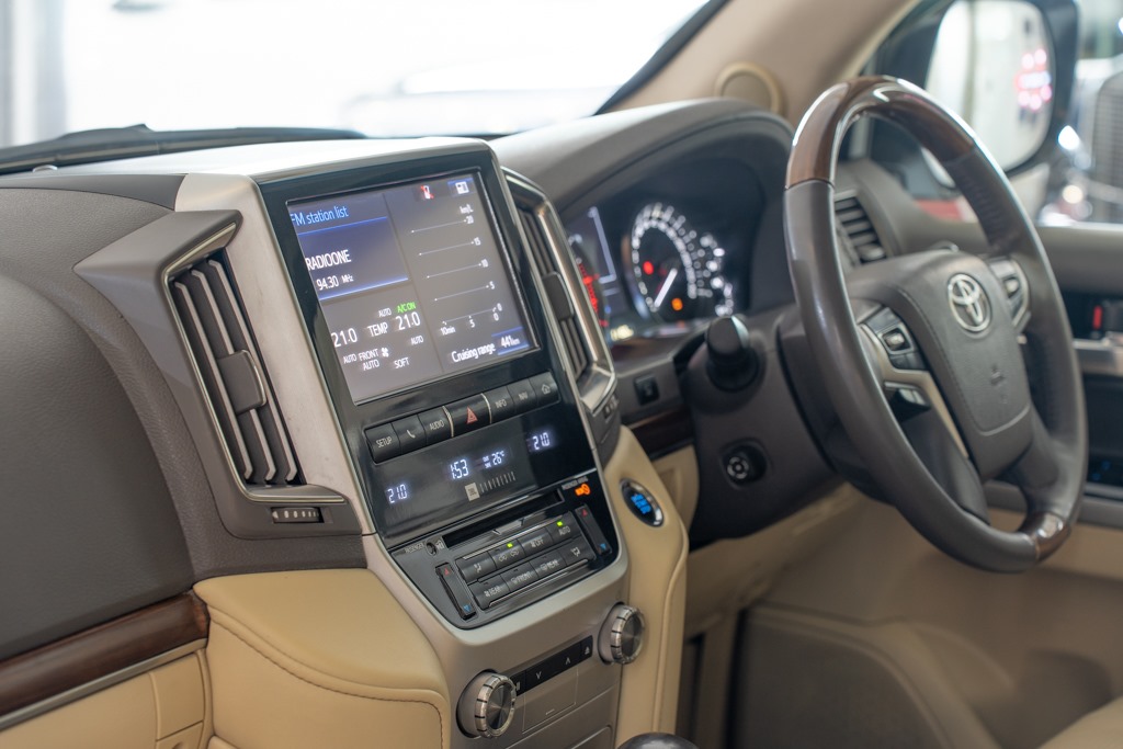 TOYOTA LAND CRUISER LC200 VX