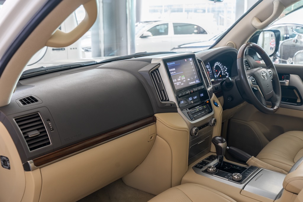 TOYOTA LAND CRUISER LC200 VX