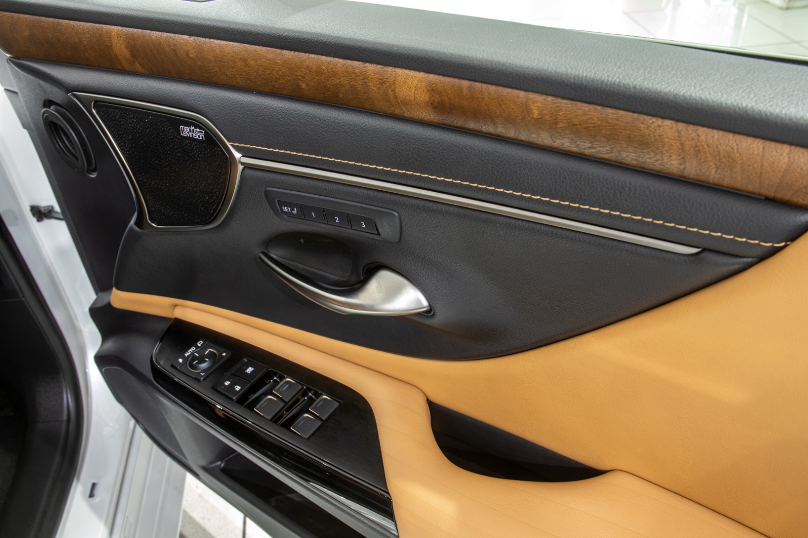 LEXUS ES300H LUXURY