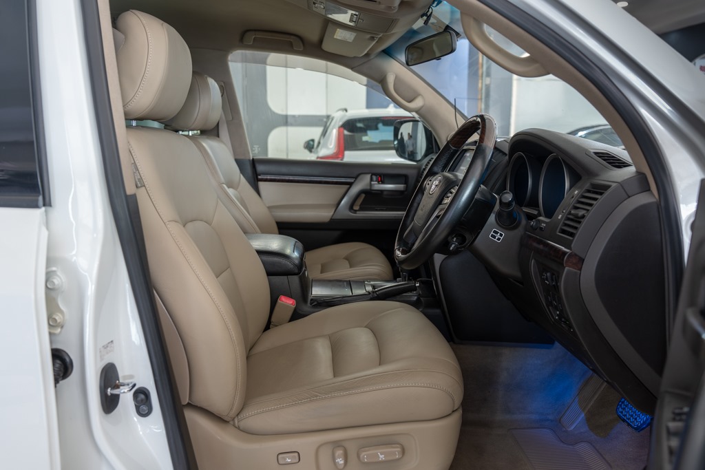 Toyota Land Cruiser LC200 VX