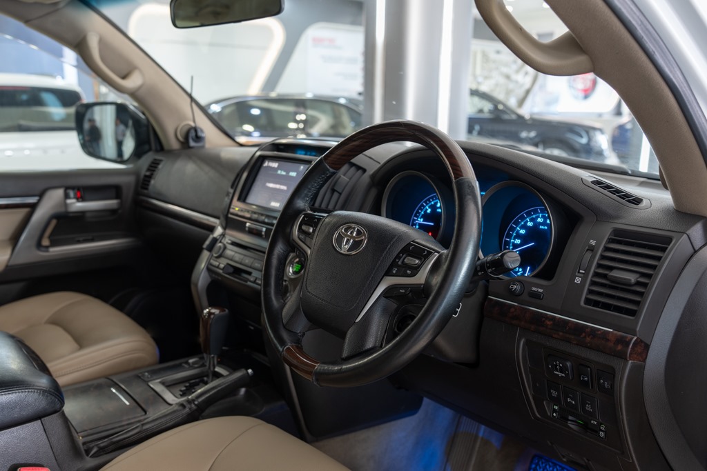 Toyota Land Cruiser LC200 VX