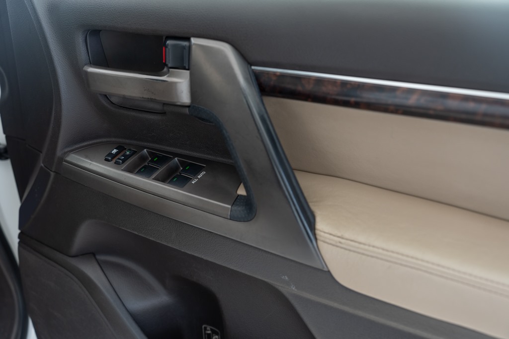 Toyota Land Cruiser LC200 VX