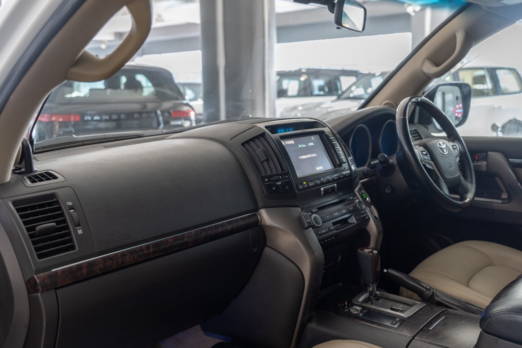 Toyota Land Cruiser LC200 VX