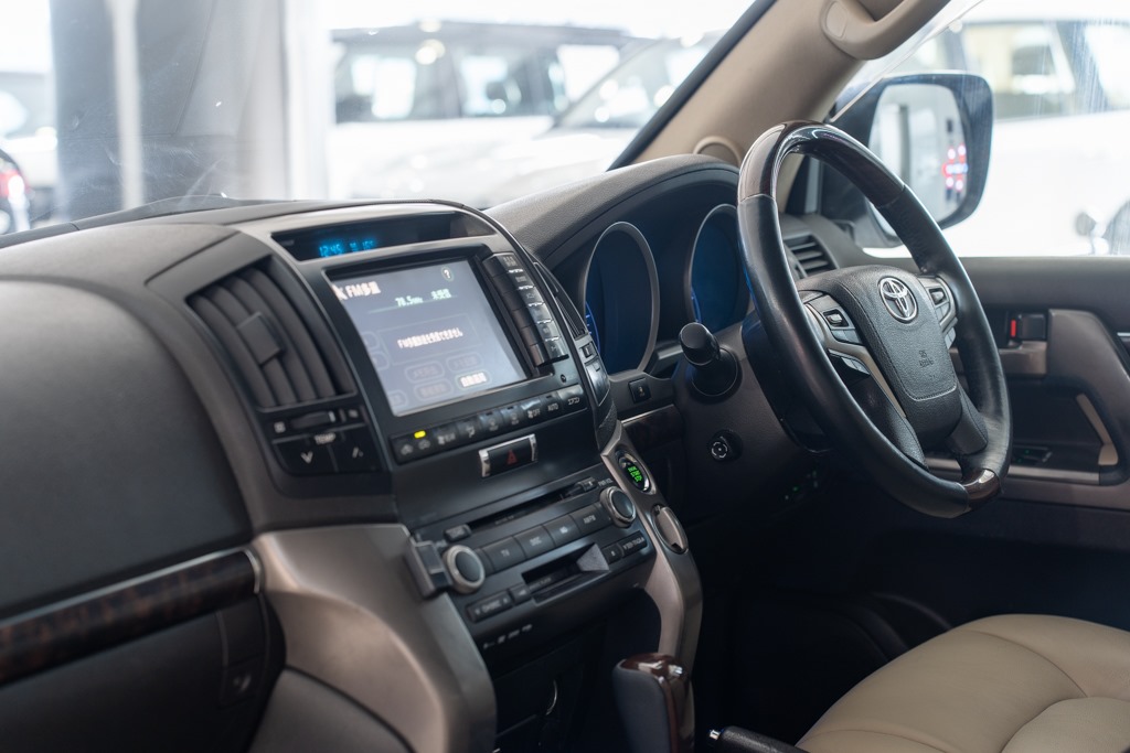 Toyota Land Cruiser LC200 VX