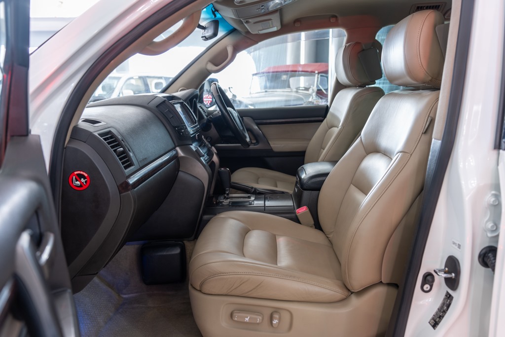 Toyota Land Cruiser LC200 VX