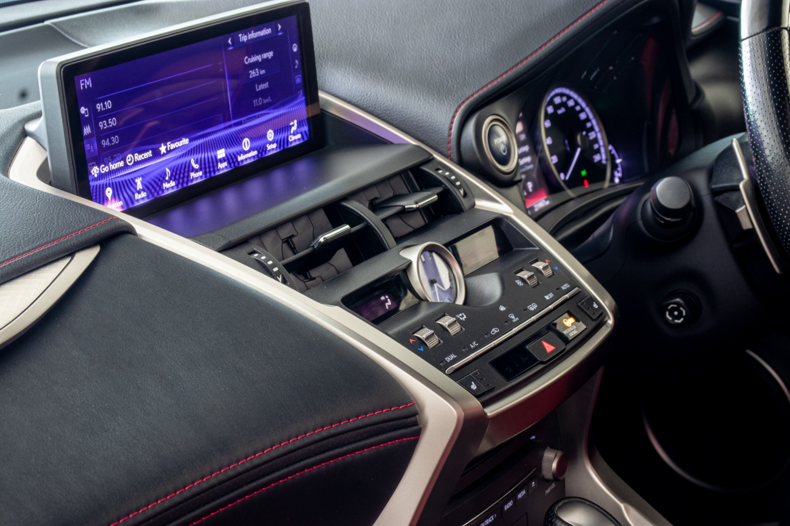 LEXUS NX 300H F Sport