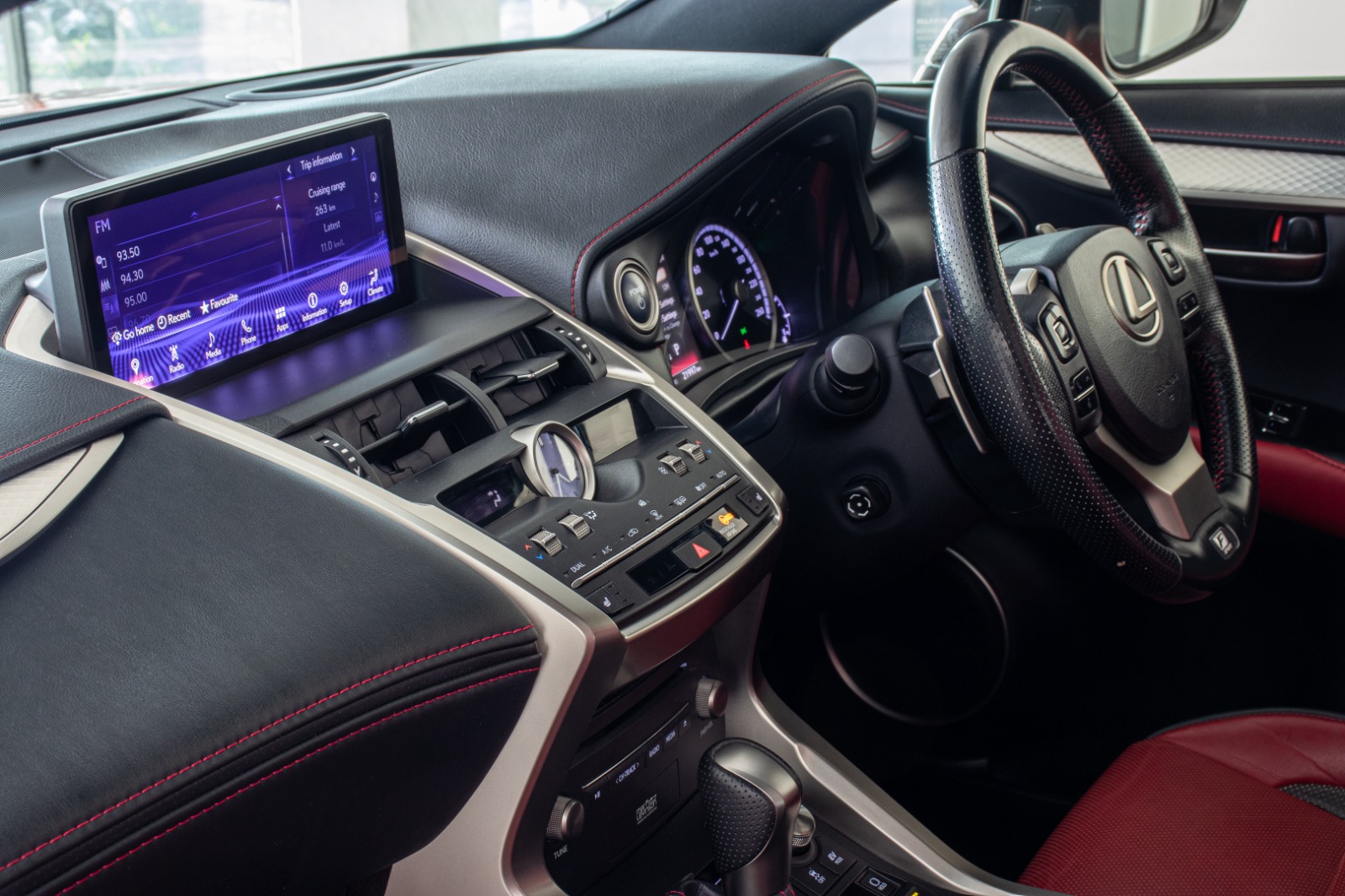 LEXUS NX 300H F Sport
