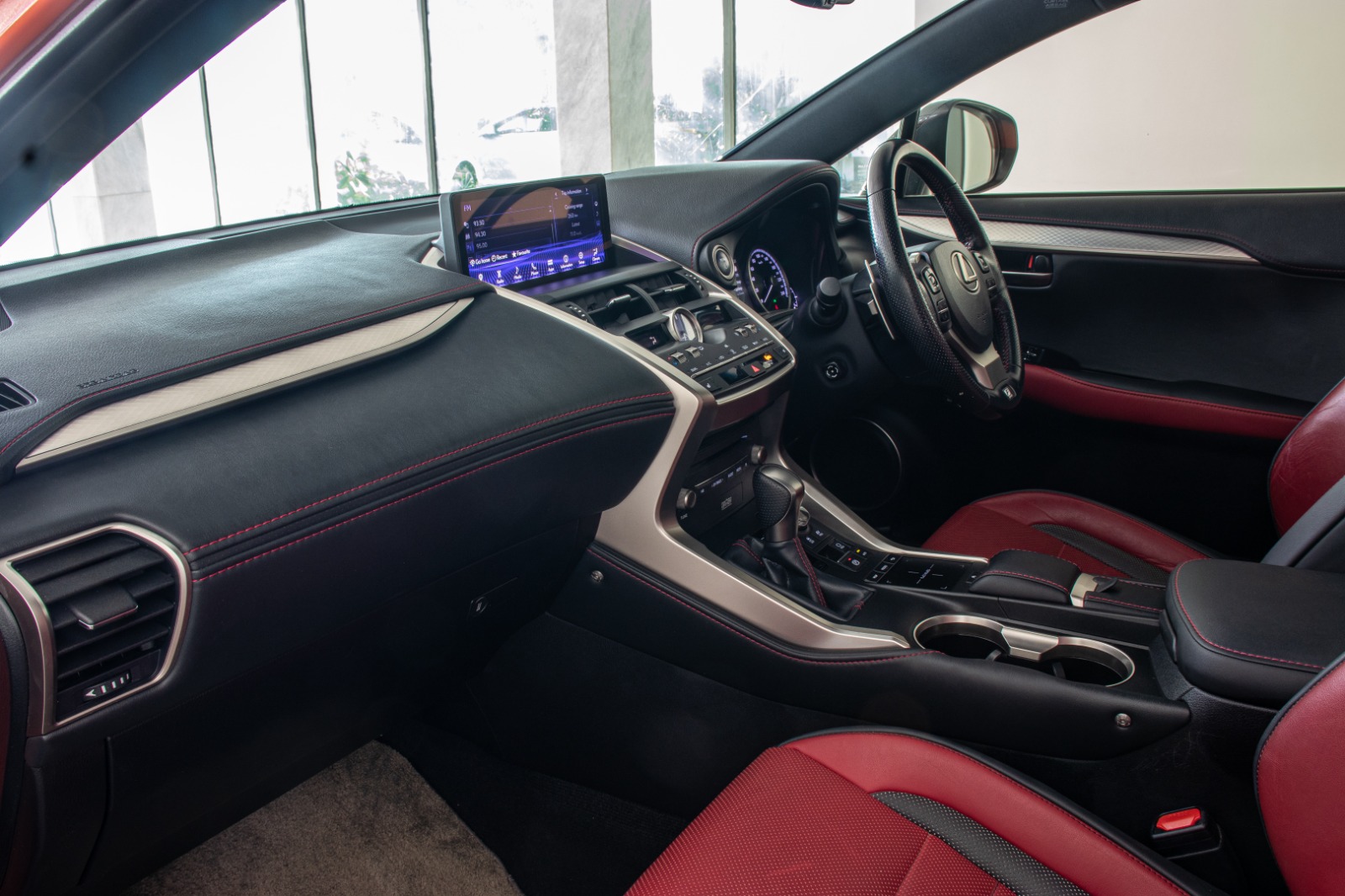 LEXUS NX 300H F Sport