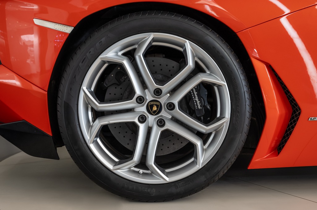 Lamborghini Aventador LP700-4