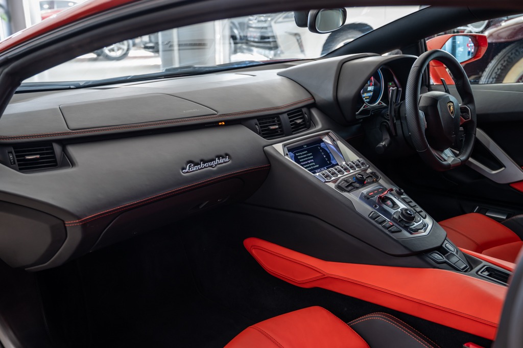 Lamborghini Aventador LP700-4