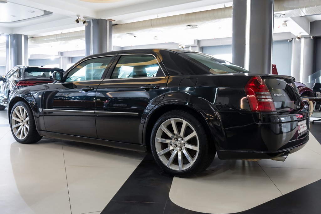 Chrysler 300C 6.1 SRT8