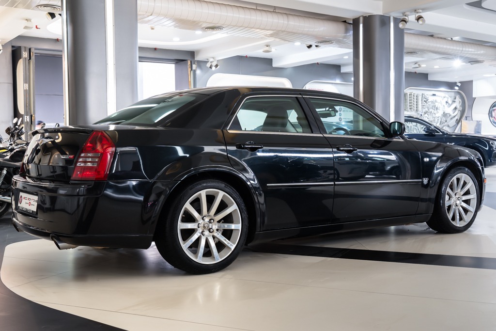Chrysler 300C 6.1 SRT8