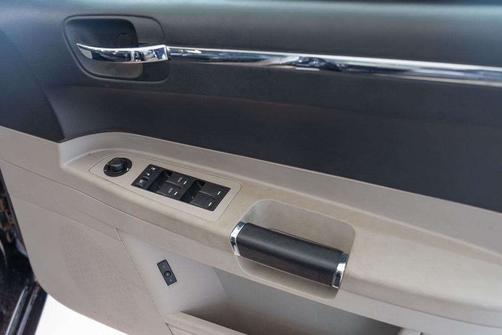 Chrysler 300C 6.1 SRT8