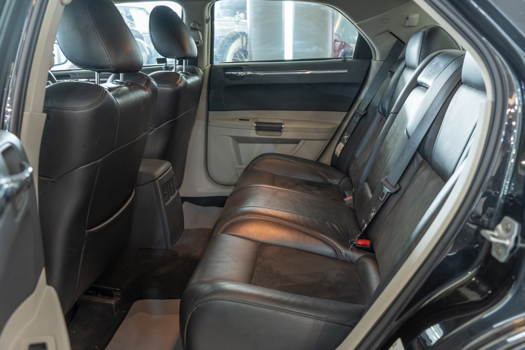 Chrysler 300C 6.1 SRT8