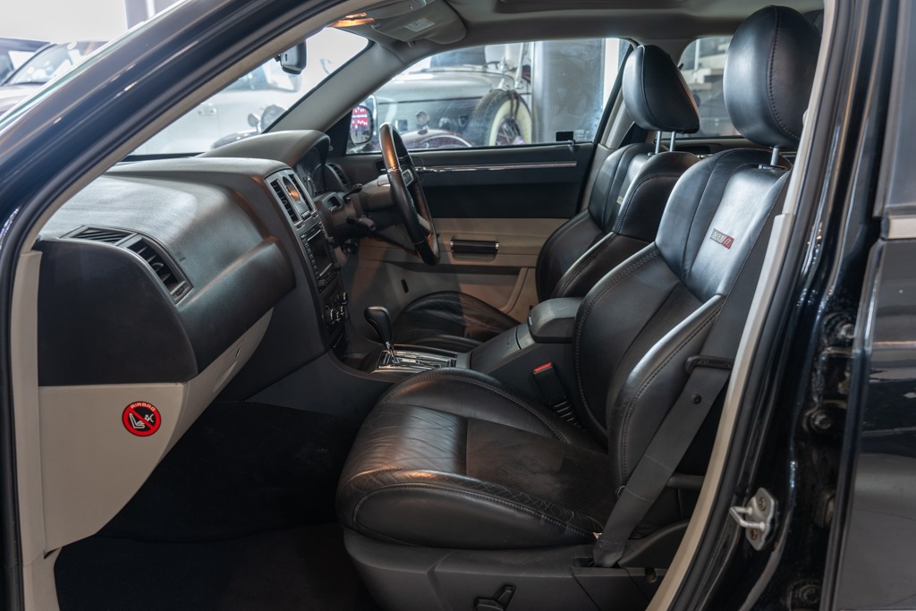 Chrysler 300C 6.1 SRT8