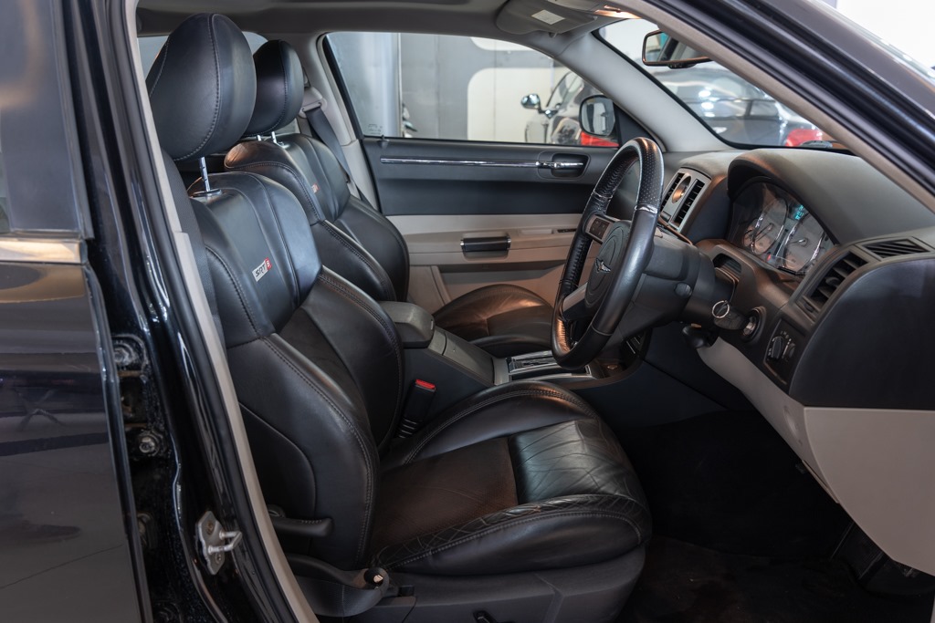 Chrysler 300C 6.1 SRT8