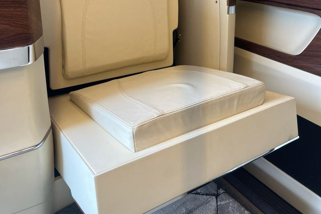Mercedes Benz V220d