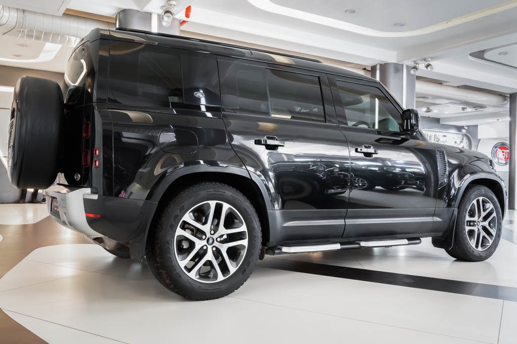 Land Rover Defender P300 110 HSE