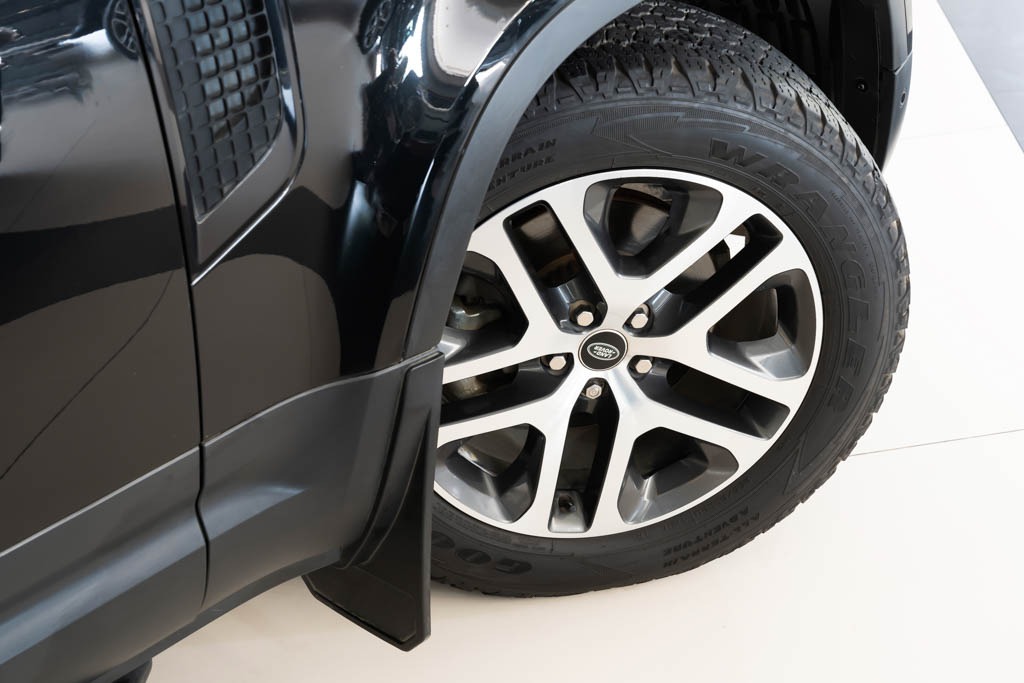 Land Rover Defender P300 110 HSE