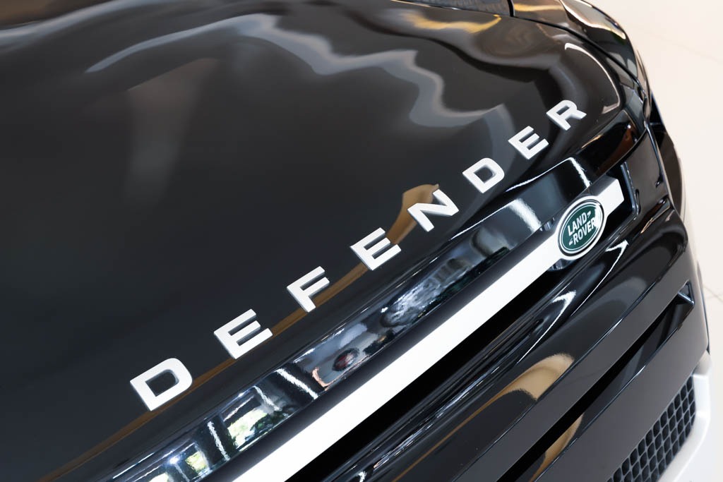 Land Rover Defender P300 110 HSE