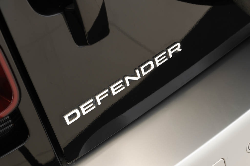 Land Rover Defender P300 110 HSE