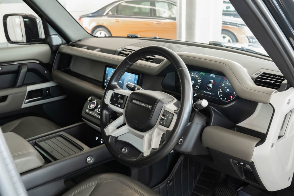 Land Rover Defender P300 110 HSE