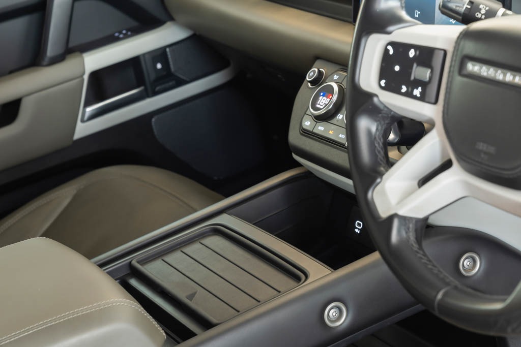 Land Rover Defender P300 110 HSE