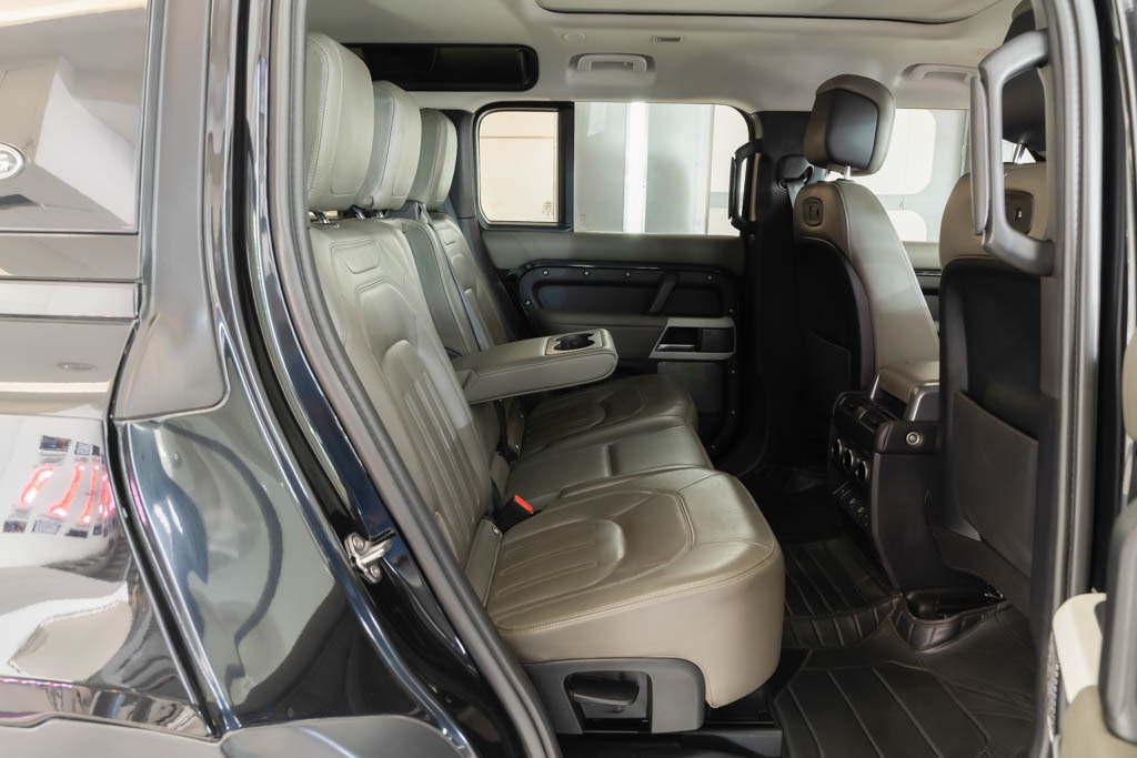 Land Rover Defender P300 110 HSE