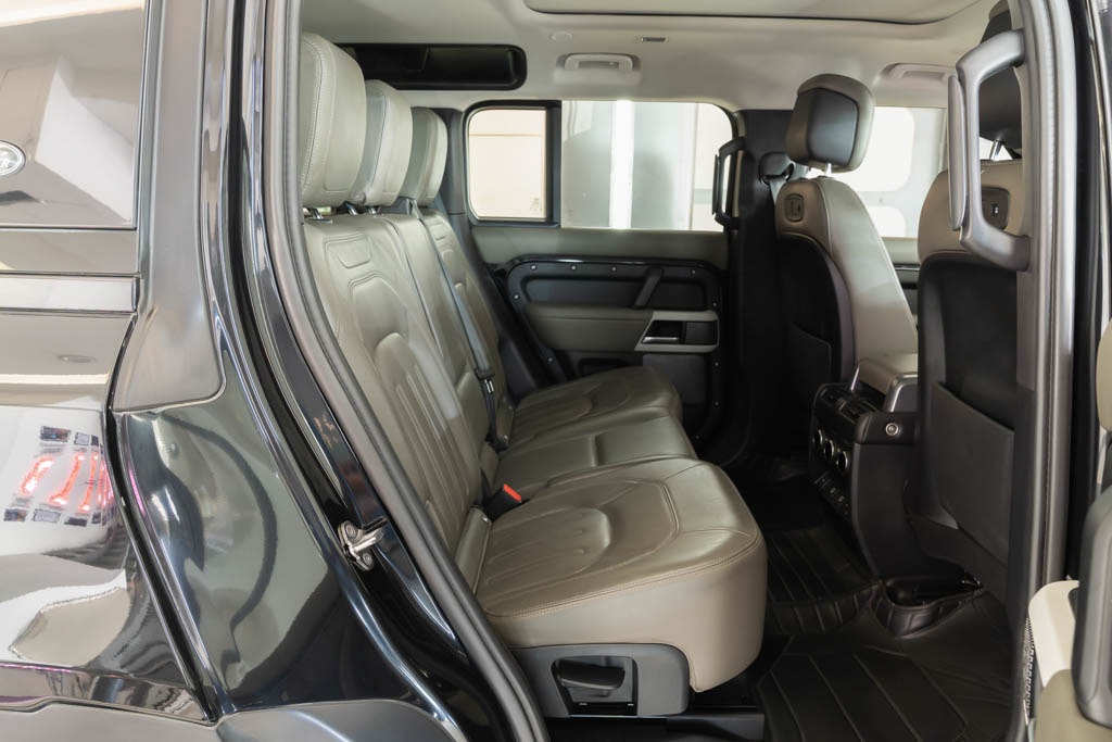 Land Rover Defender P300 110 HSE