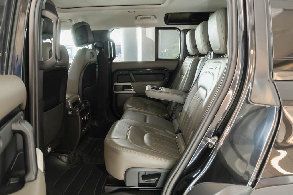 Land Rover Defender P300 110 HSE