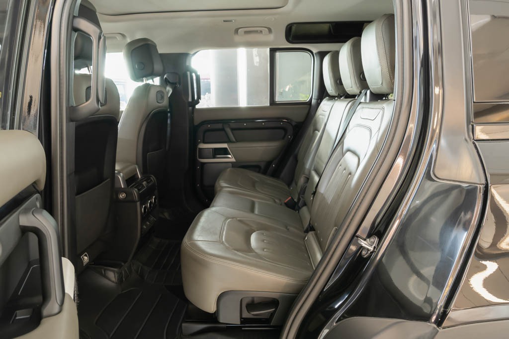 Land Rover Defender P300 110 HSE