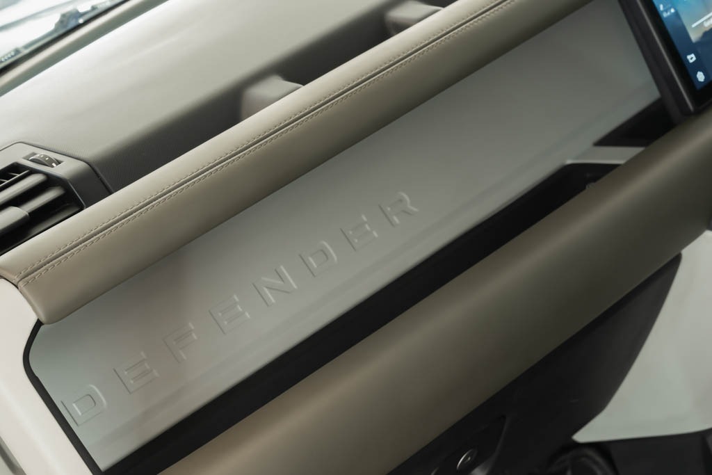 Land Rover Defender P300 110 HSE