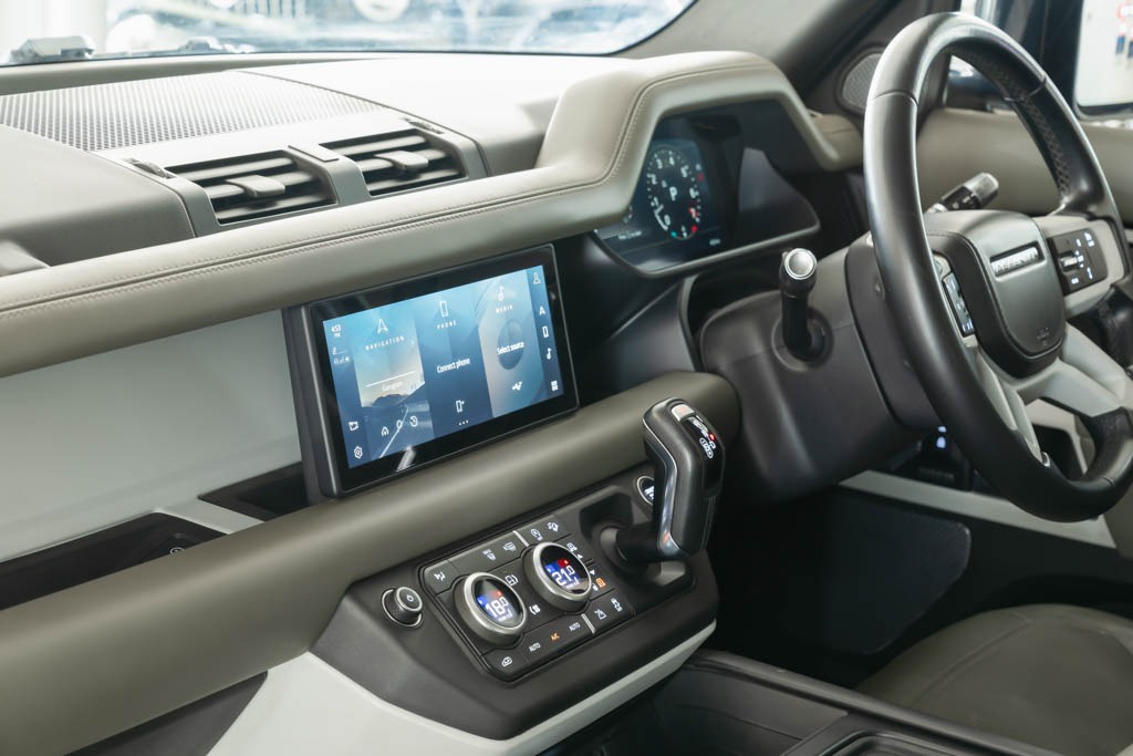 Land Rover Defender P300 110 HSE