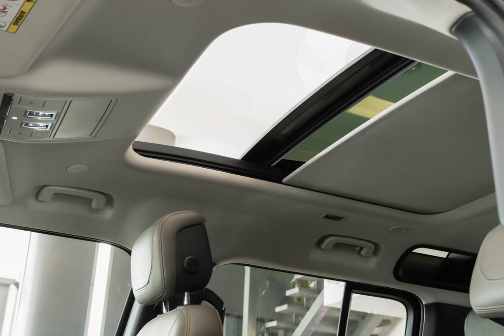 Land Rover Defender P300 110 HSE